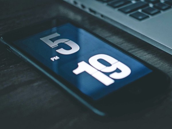 a phone with the time displayed on its screen