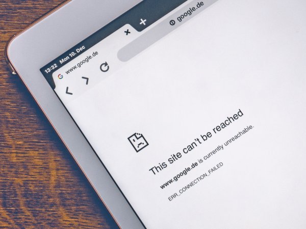 laptop showing broken website on google chrome